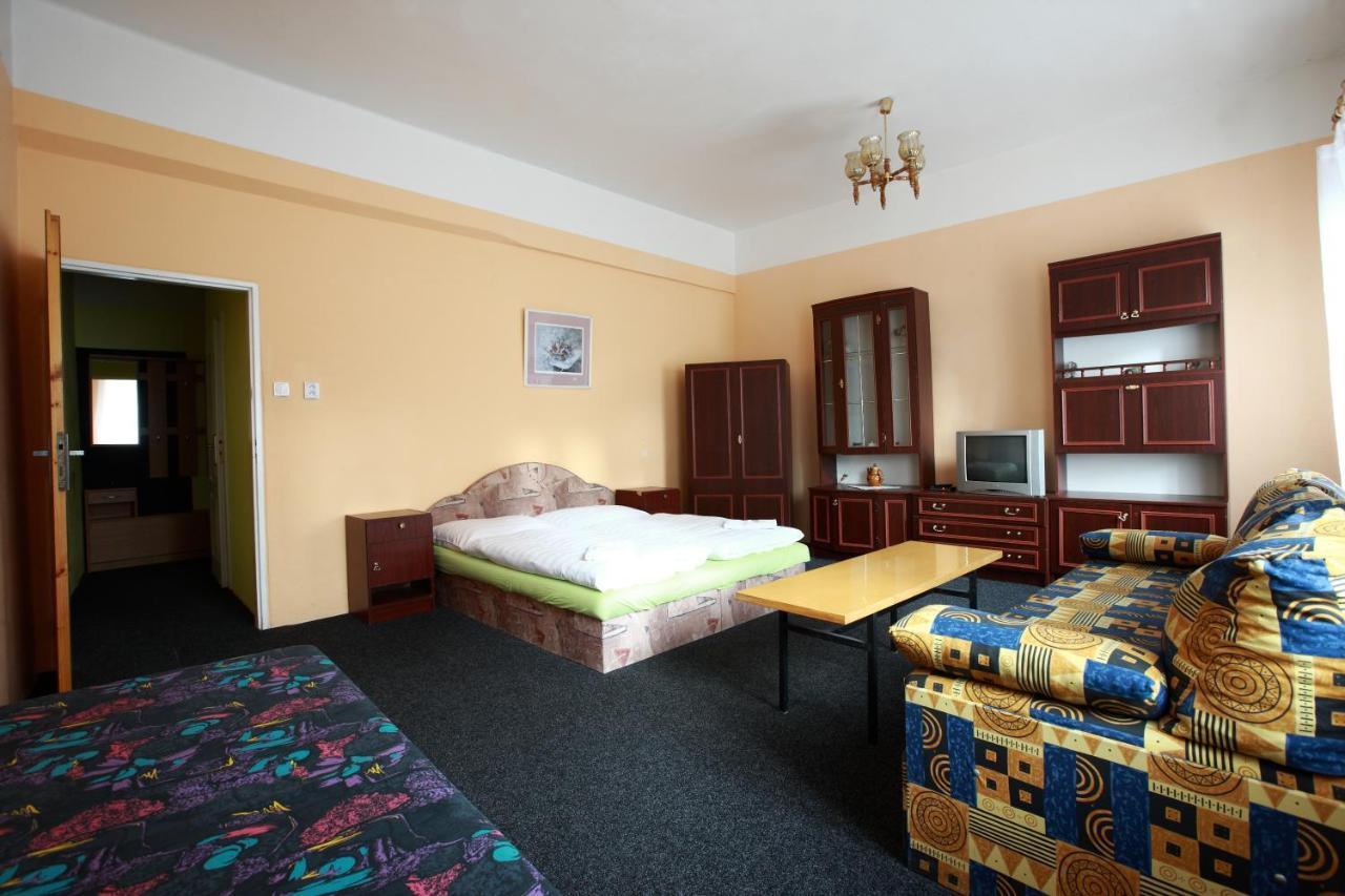 Hotel Slávie Klášterec nad Ohří Exterior foto